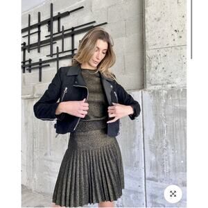 Mia Mod Size M Pleated Skirt Lured Black Gold Metallic Knit Sweater Feel Heavy